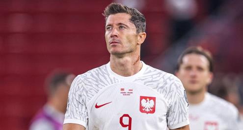 ليفاندوفسكي: أشعر بالعجز.. ولا أستطيع فهم ما يحدث لمنتخب بولندا